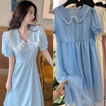 فستان بألوان الحلوى بنمط كلاسيكي.